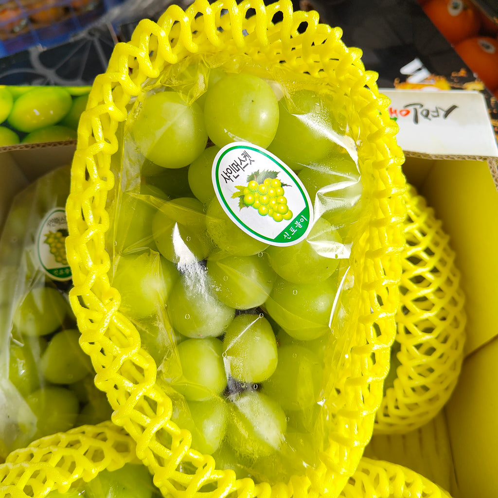Korea Shine Muscat Green Grape [+/-800G]-Grapes-MBG Fruit Shop